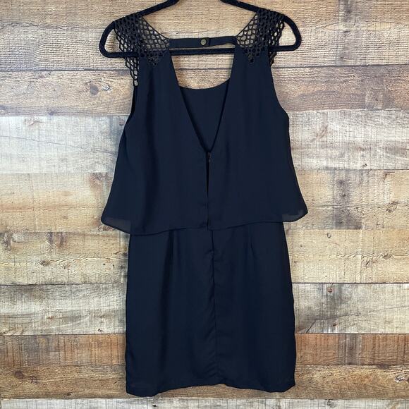 Esley Sleeveless Layered Shift Dress Black Size Small - Picture 5 of 9